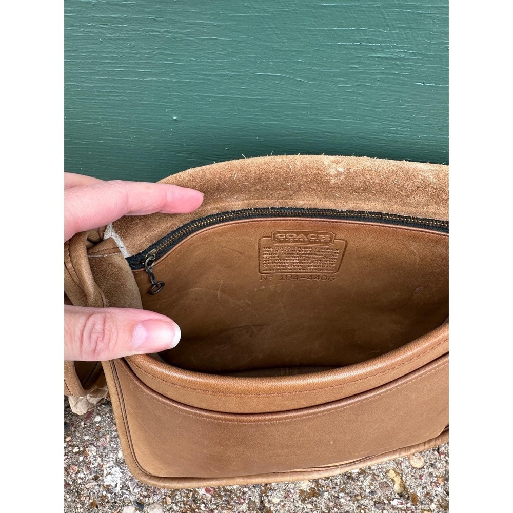 Vintage Coach British Tan Leather Saddle Bag NYC Made classic Crossbody - Picture 8 of 10